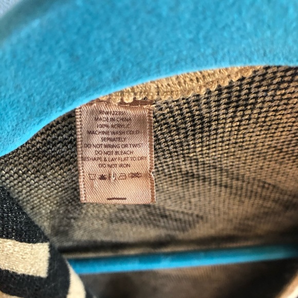 Aztec Print Poncho - Picture 5 of 5